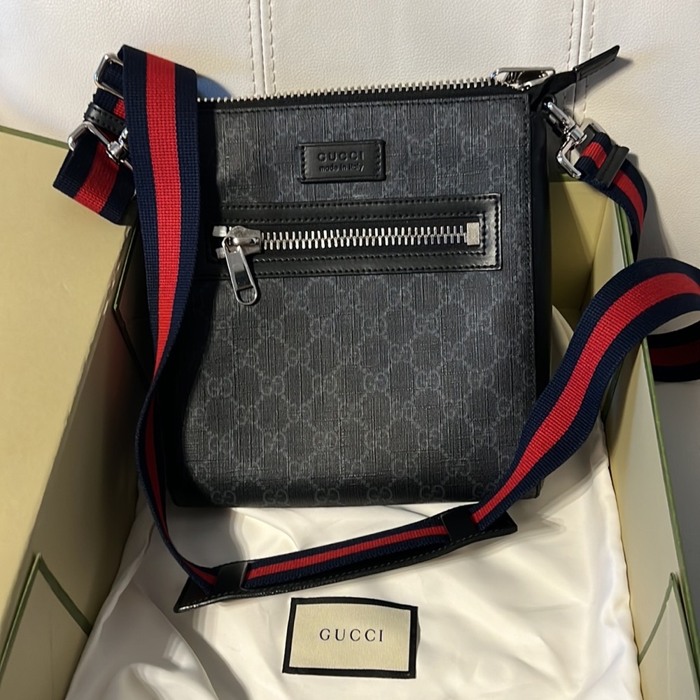 Gucci Medium Messenger Bag